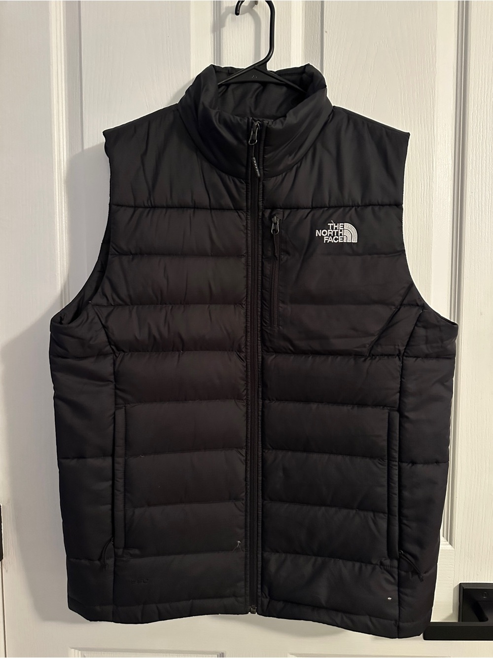 The North Face Black Puffer Vest - Men’s Insulated Sleeveless Jacket